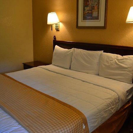 Americas Best Value Inn Smithfield Esterno foto
