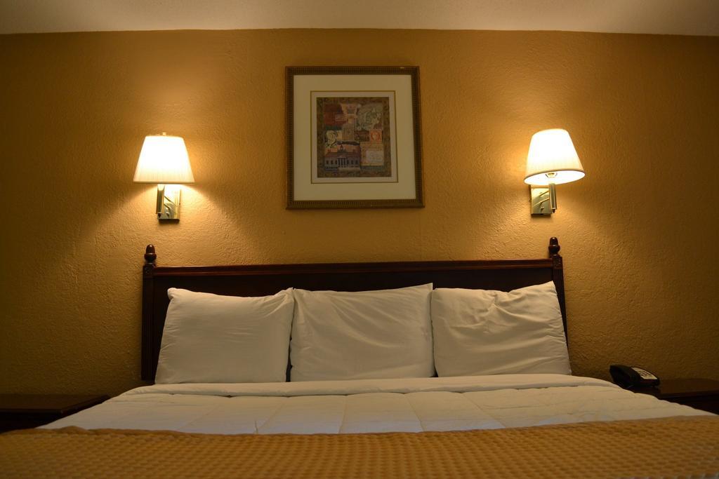 Americas Best Value Inn Smithfield Esterno foto