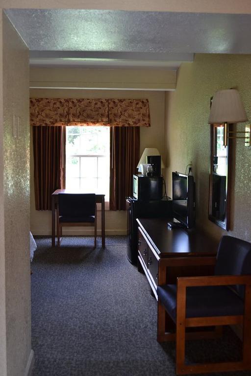 Americas Best Value Inn Smithfield Esterno foto