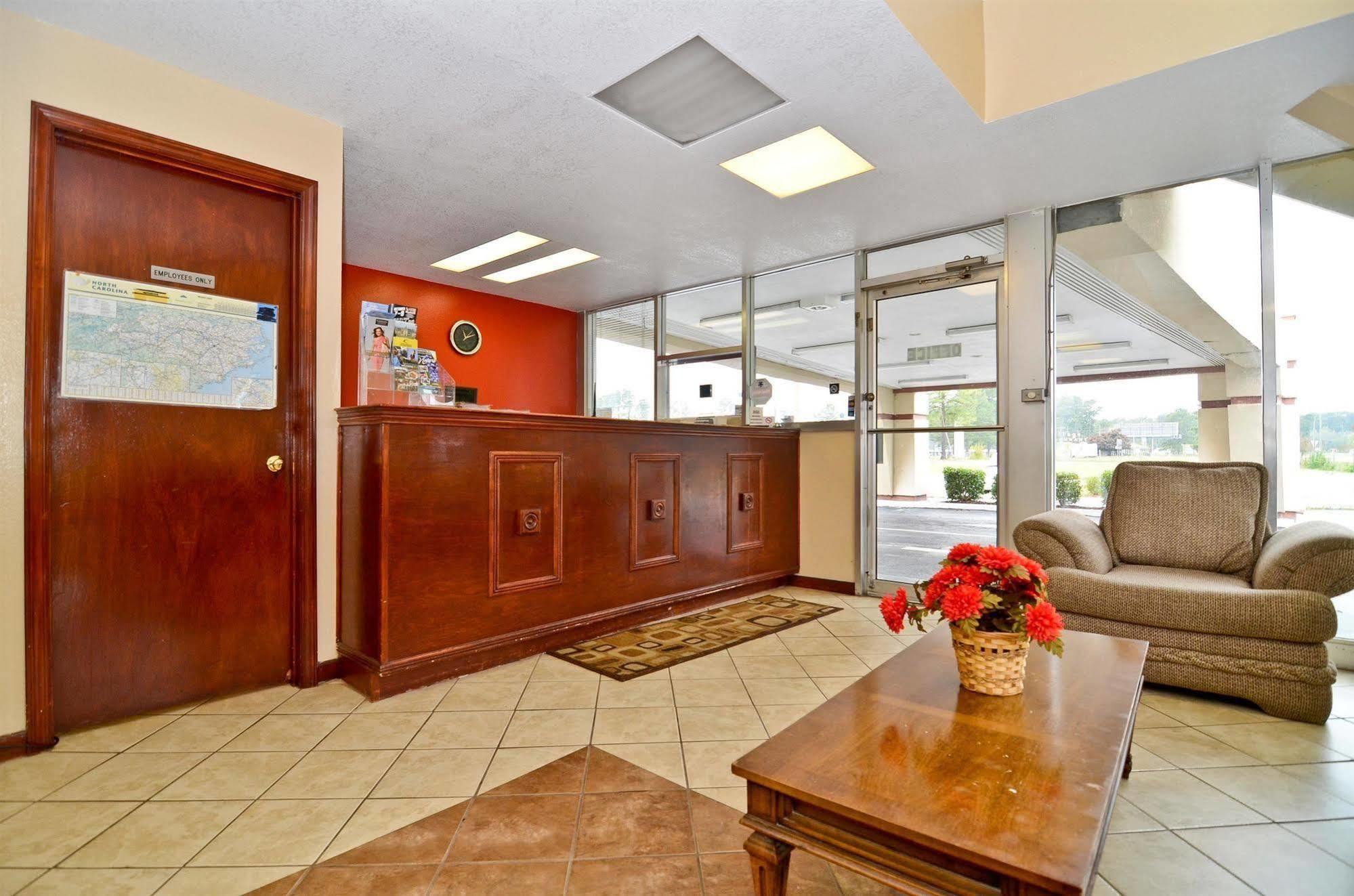 Americas Best Value Inn Smithfield Interno foto