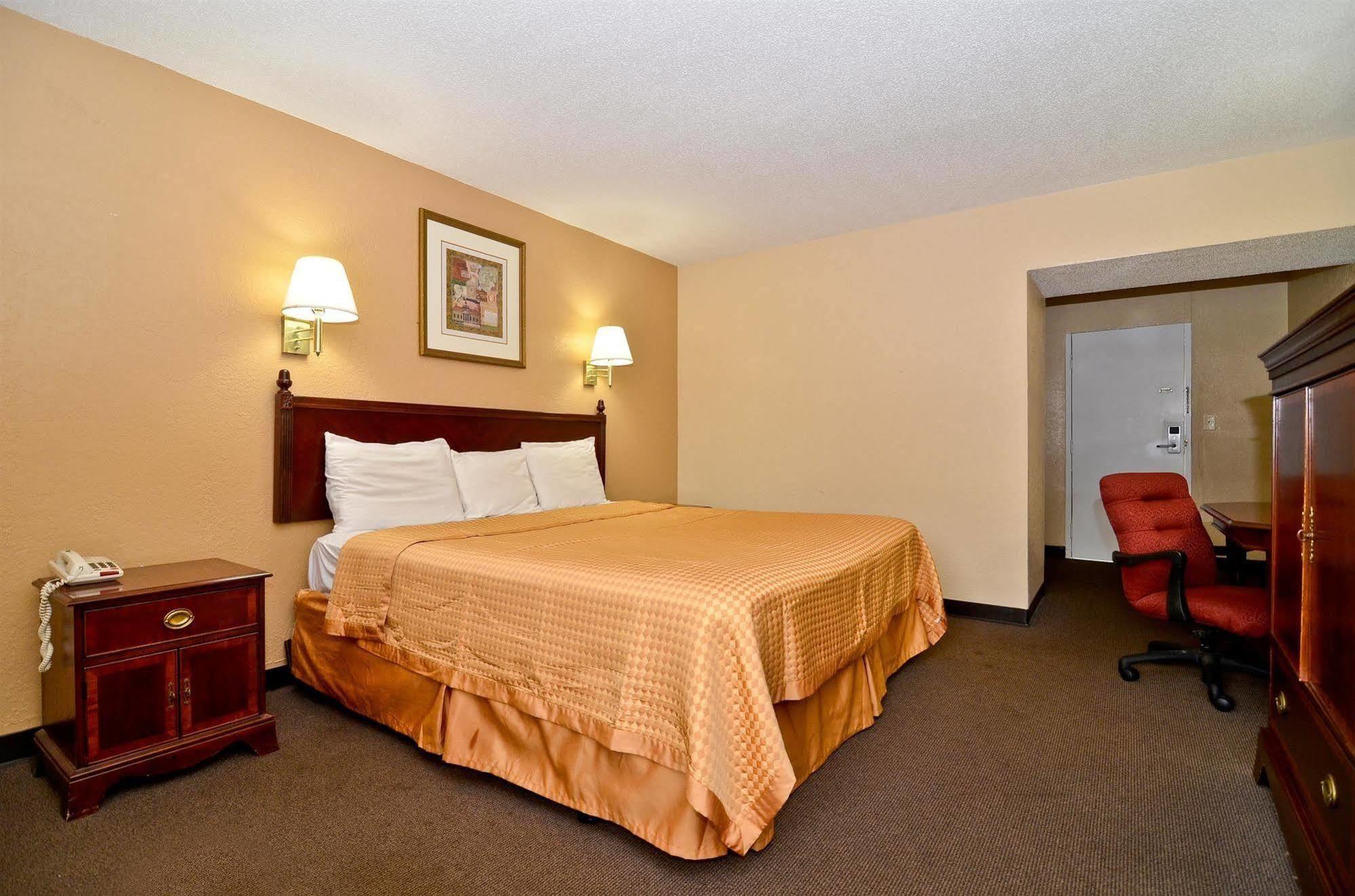 Americas Best Value Inn Smithfield Camera foto