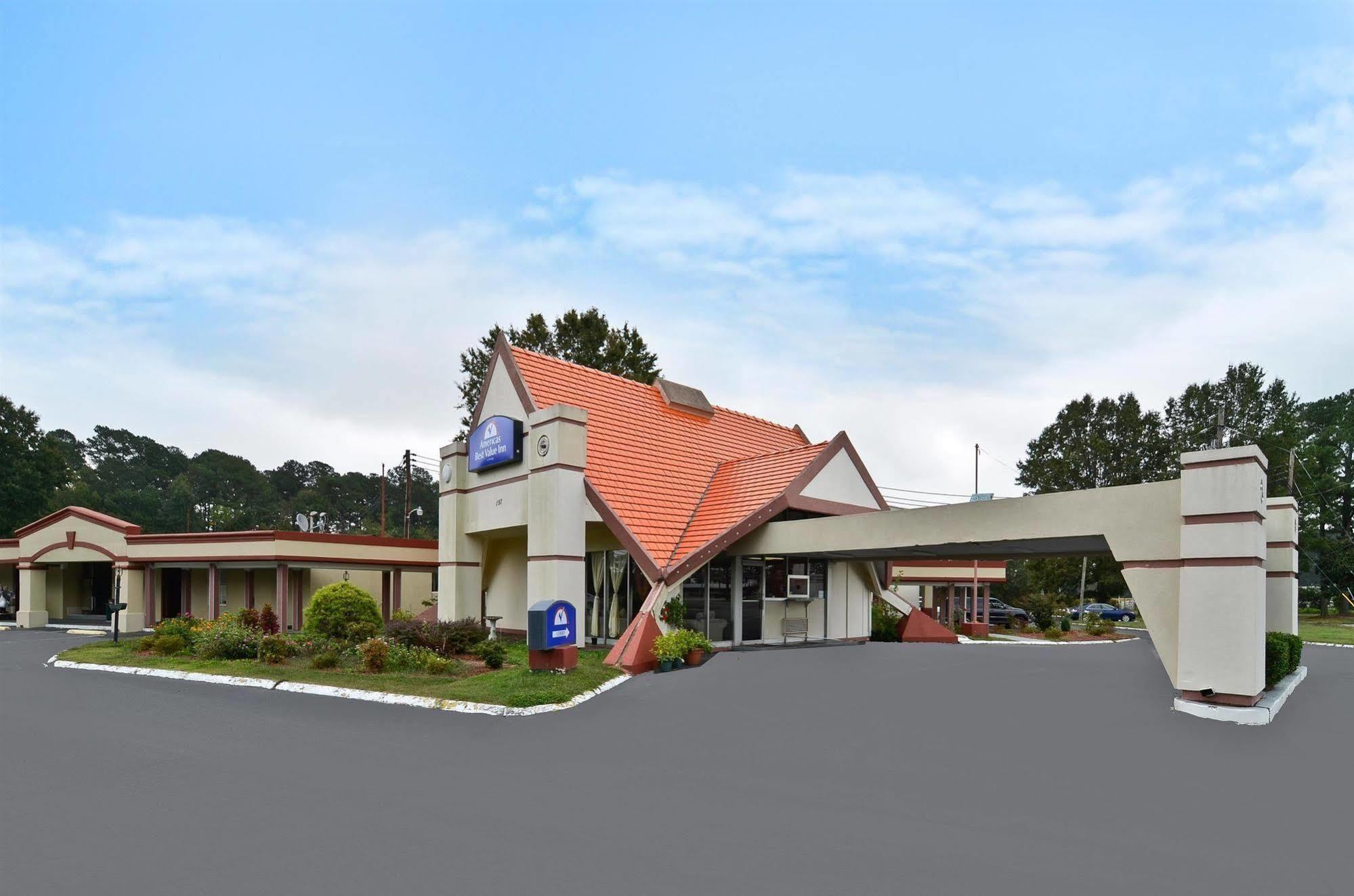 Americas Best Value Inn Smithfield Esterno foto